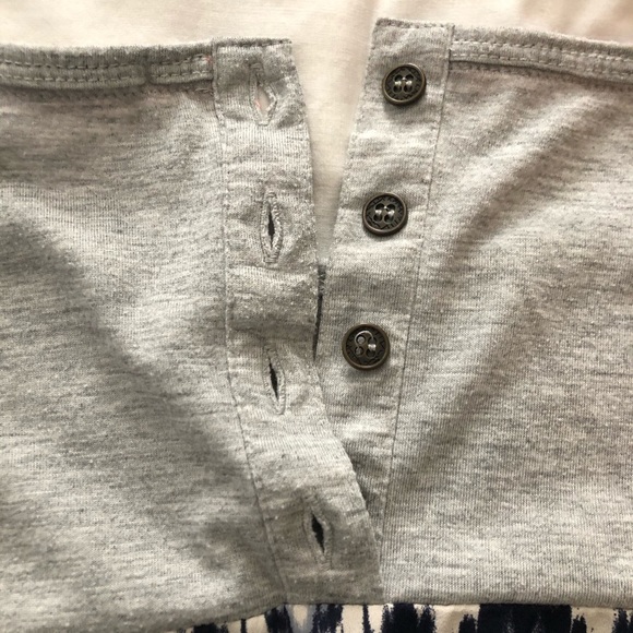 Button-Back Top - Picture 4 of 6